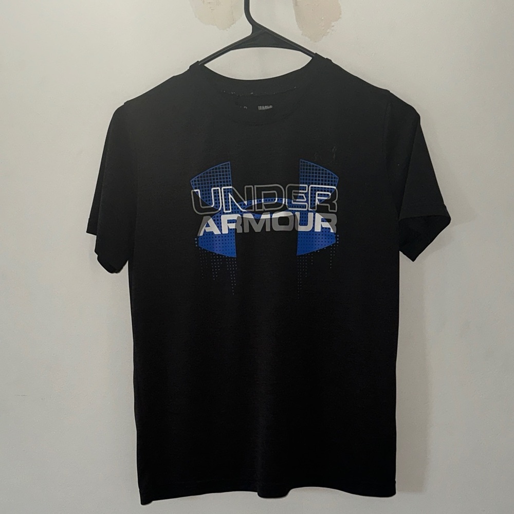 Under Armour Boys Tee in Black with Blue Logo